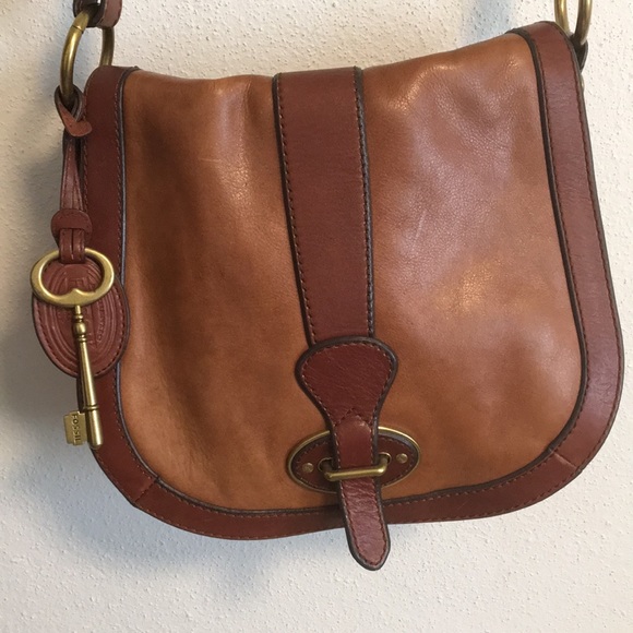 Fossil VRI Saddle Crossbody - Picture 2 of 7